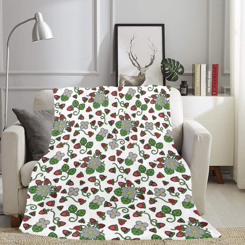 Strawberry Dreams White Ultra-Soft Micro Fleece Blanket 60"x80"
