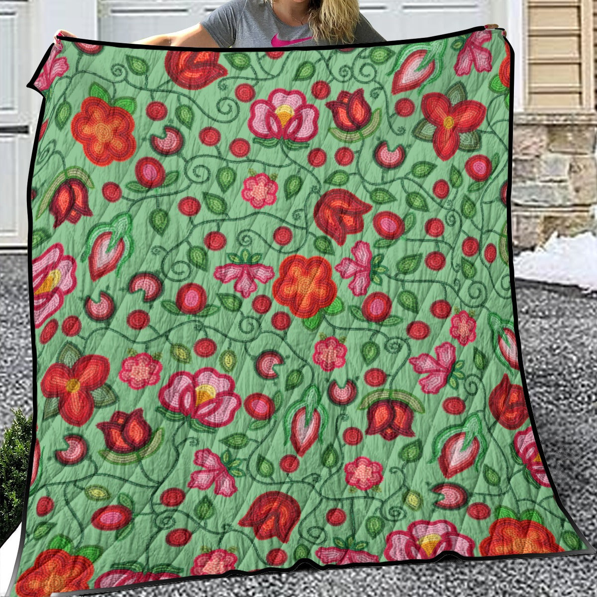 Rose Reverie Green Lightweight & Breathable Quilt With Edge-wrapping Strips
