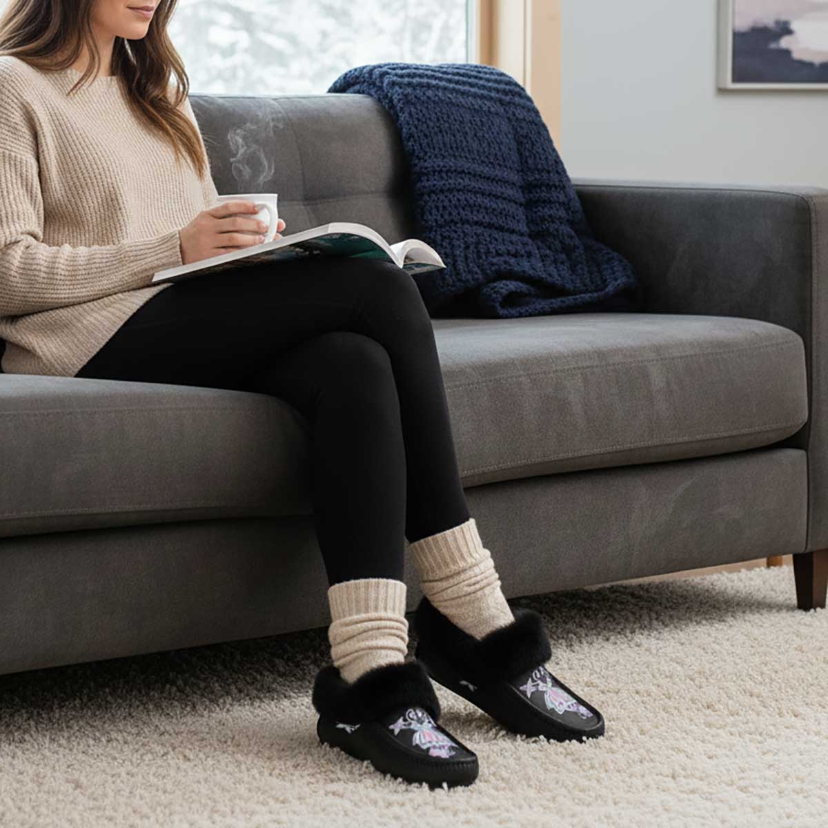 Snow Petal Spirit Black Leather Black Fur Moccasin