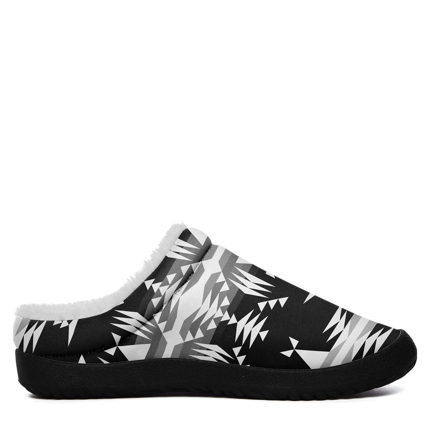 Between the Mountains Black and White Ikinnii Indoor Slipper 49 Dzine