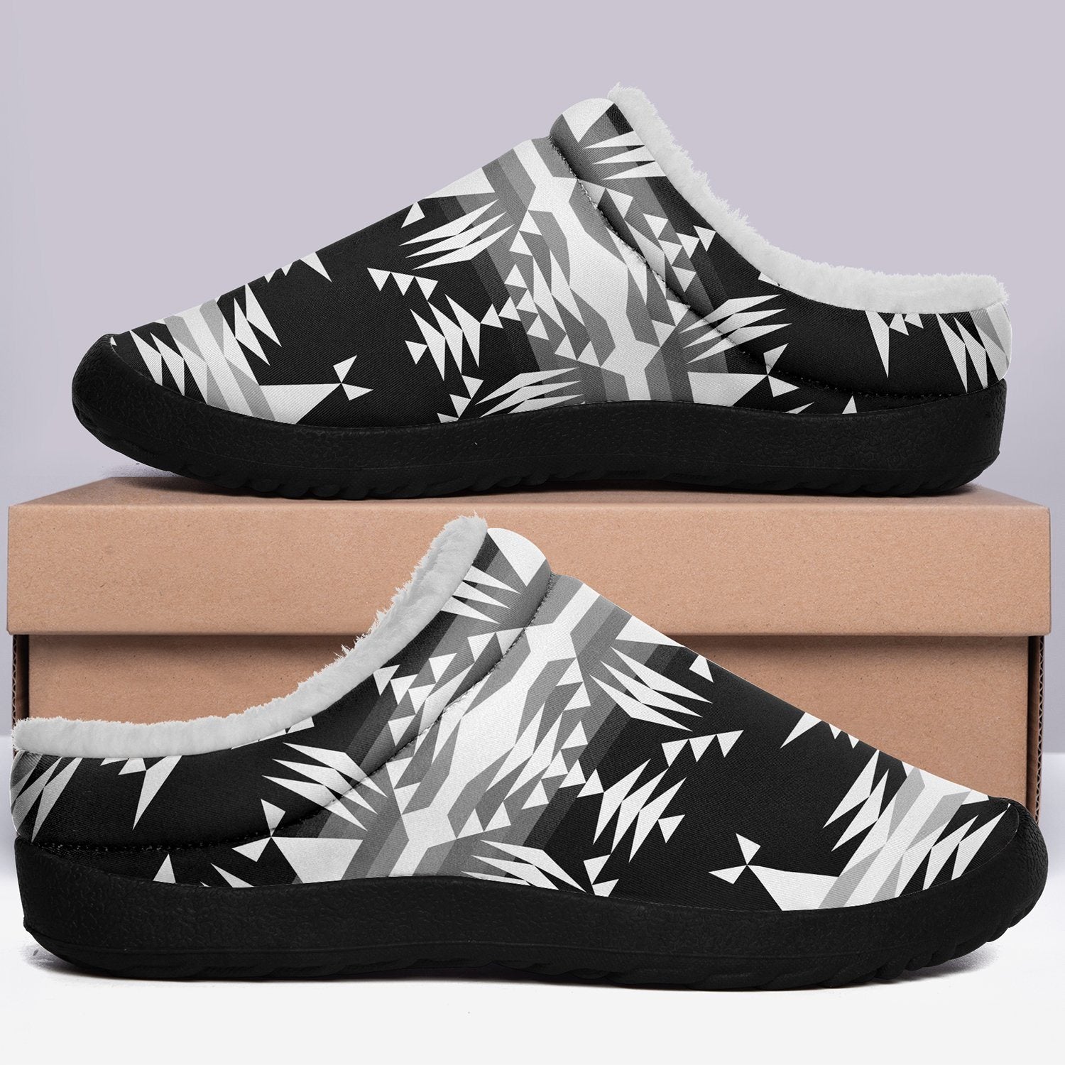 Between the Mountains Black and White Ikinnii Indoor Slipper 49 Dzine