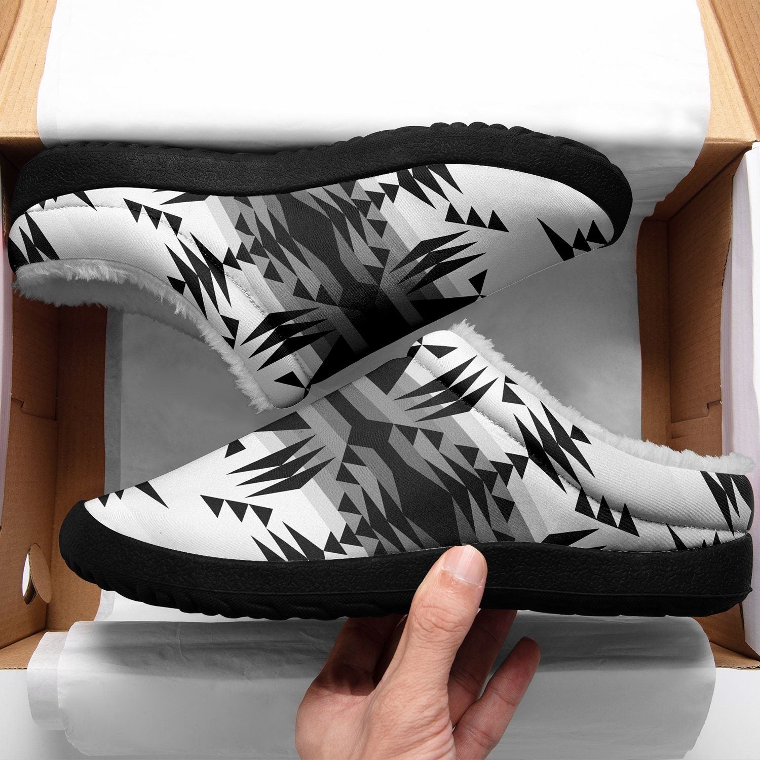 Between the Mountains White and Black Ikinnii Indoor Slipper 49 Dzine