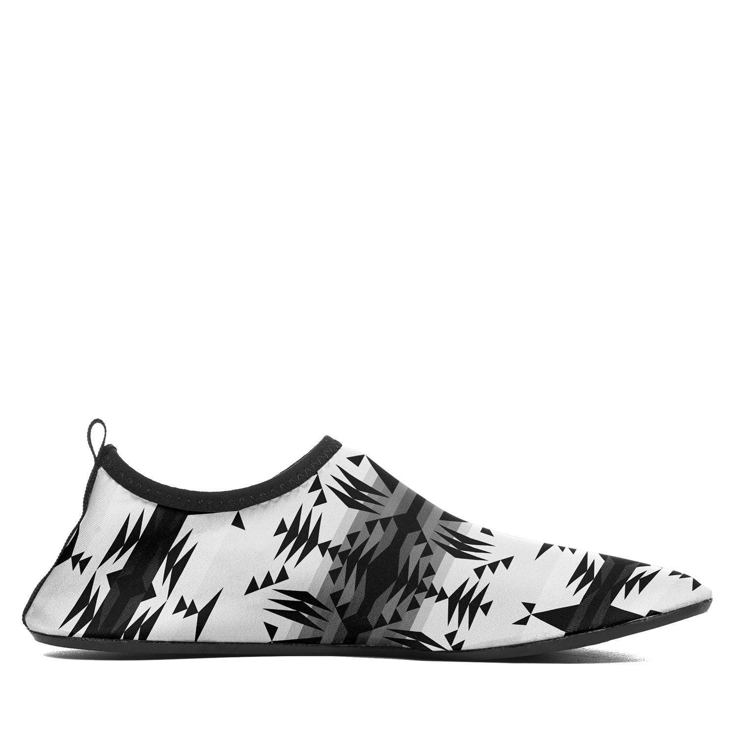 Between the Mountains White and Black Sockamoccs Kid's Slip On Shoes 49 Dzine