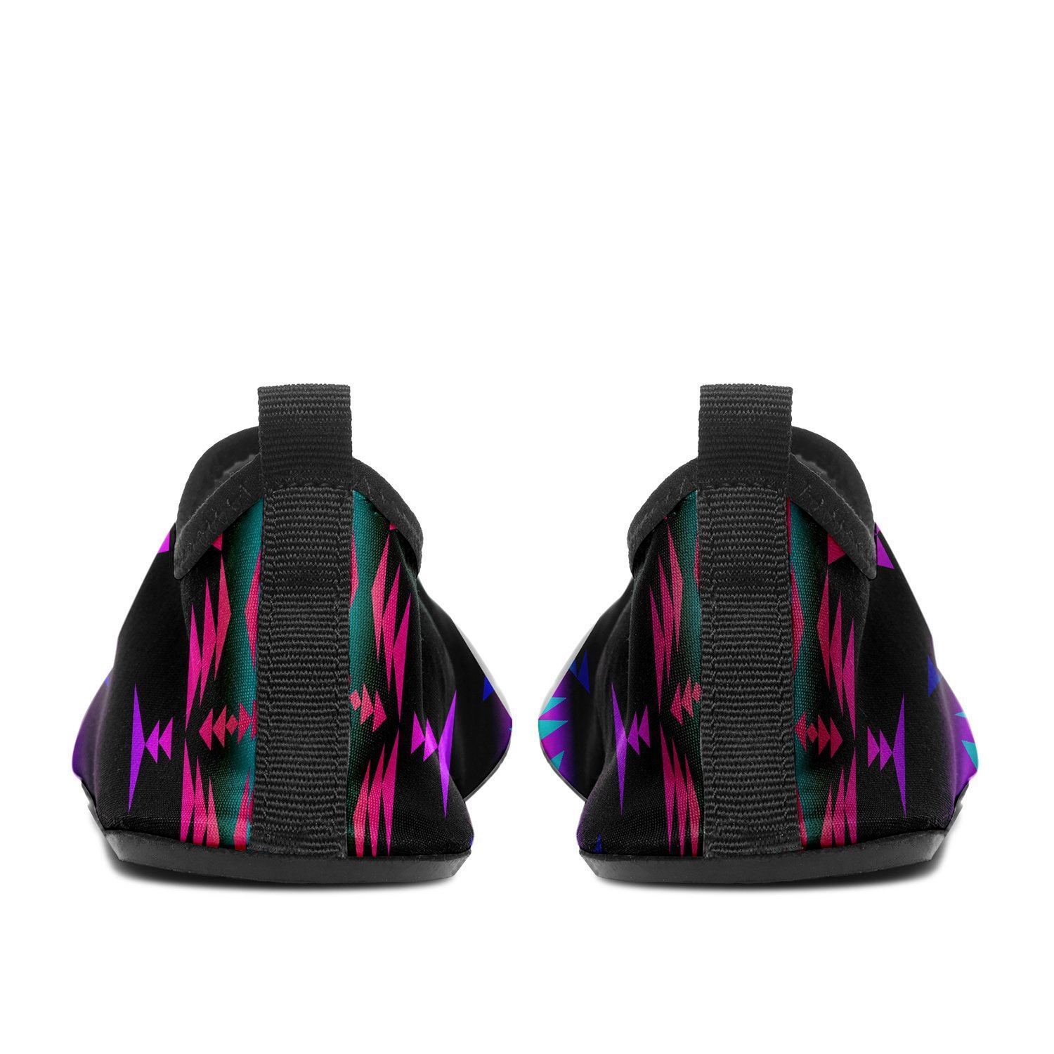 Between the Rocky Mountains Sockamoccs Kid's Slip On Shoes 49 Dzine