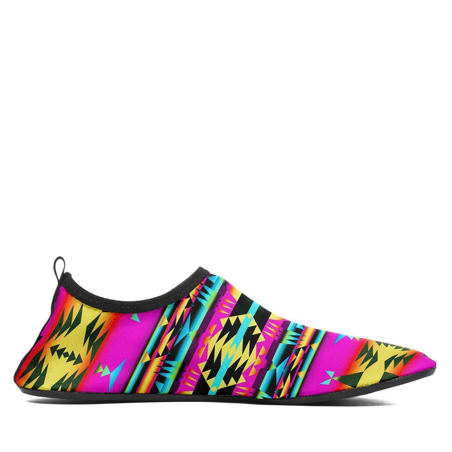 Between the Sunset Mountains Sockamoccs Kid's Slip On Shoes 49 Dzine