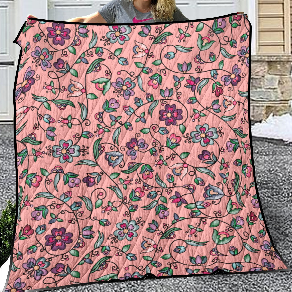 Amber Evening Garland Peach Lightweight & Breathable Quilt With Edge-wrapping Strips