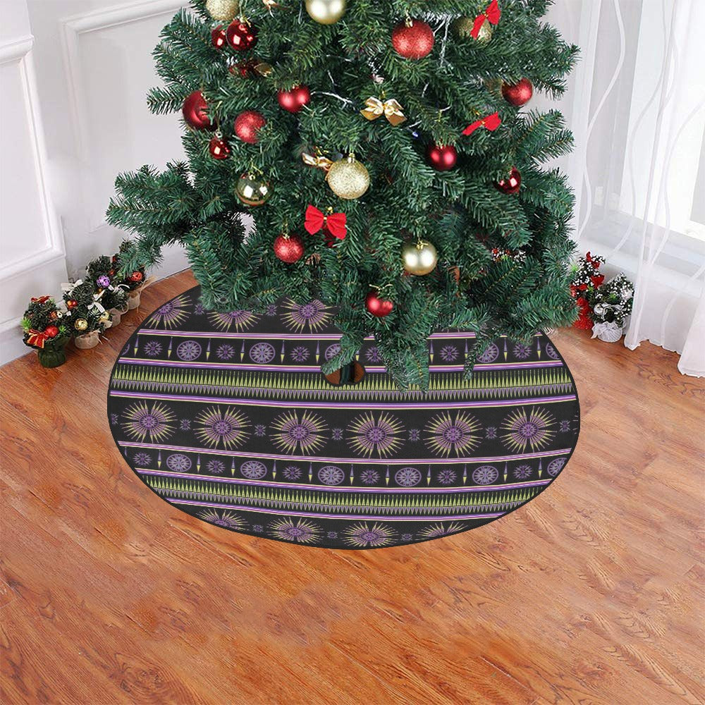 Evening Feather Wheel Christmas Tree Skirt 47" x 47"