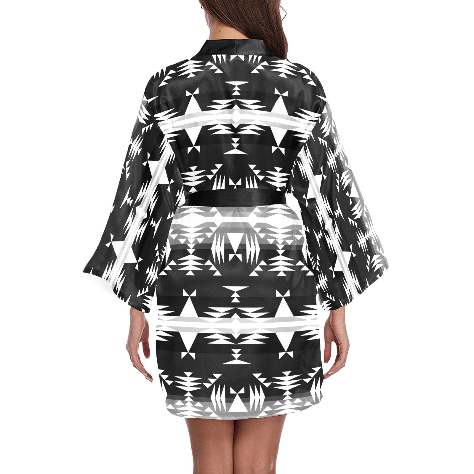 Between the Mountains Black and White Long Sleeve Kimono Robe Long Sleeve Kimono Robe e-joyer 